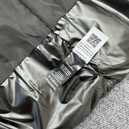 Campera Trapstar Irongate Embossed Puffer Negra