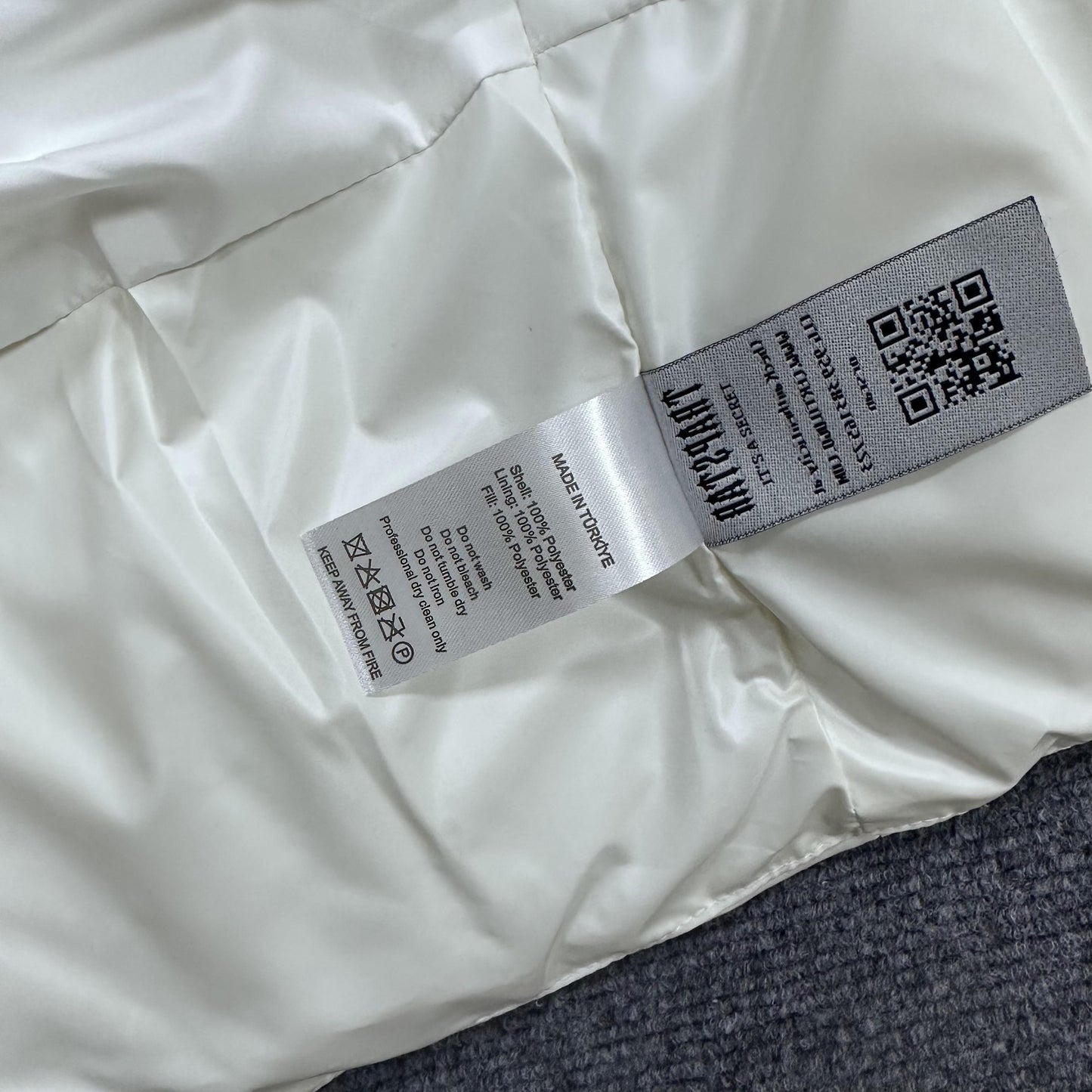 Campera Trapstar Irongate Embossed Puffer Blanca