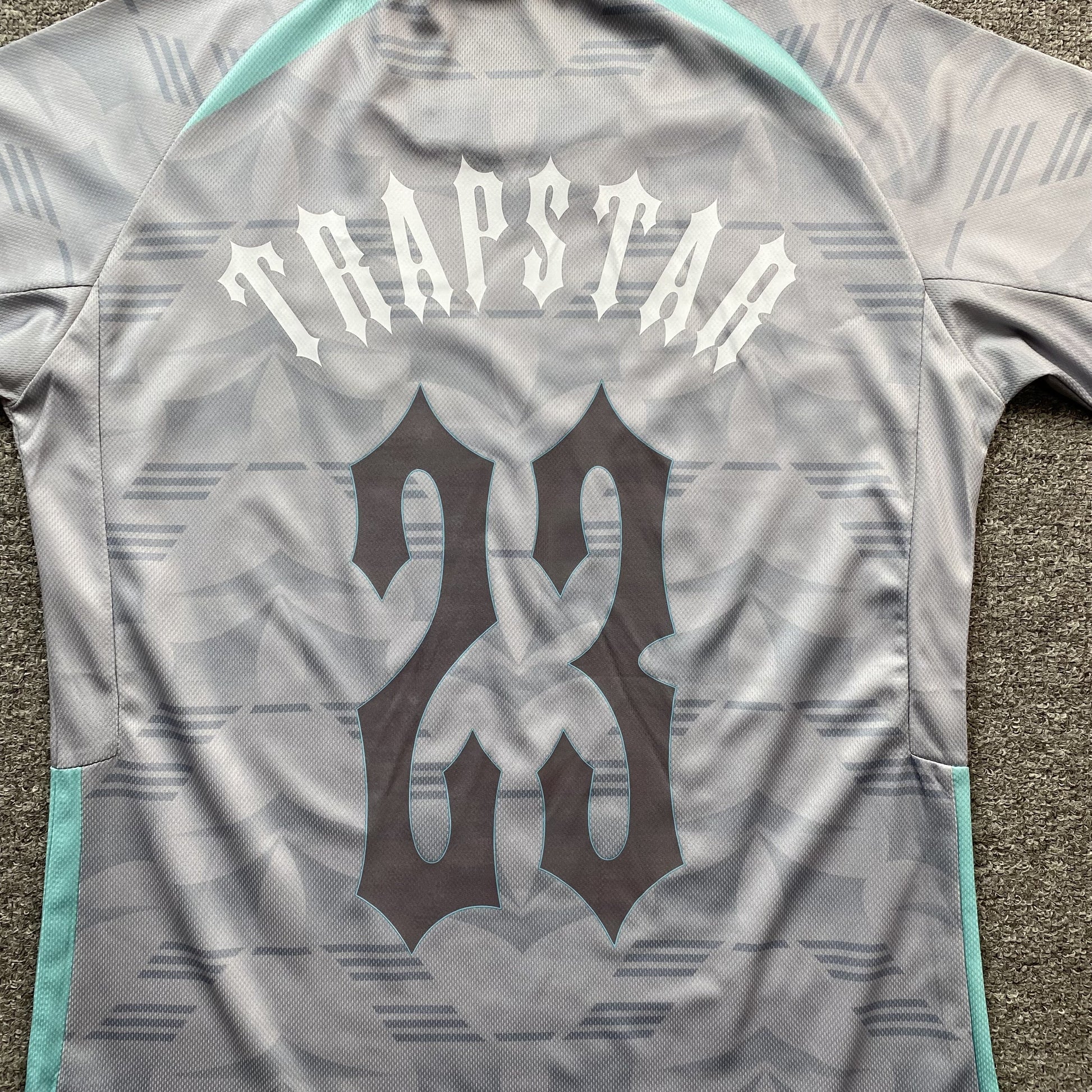 trapstar-irongate-football-jersey-grey-4-Drip Store Argentina