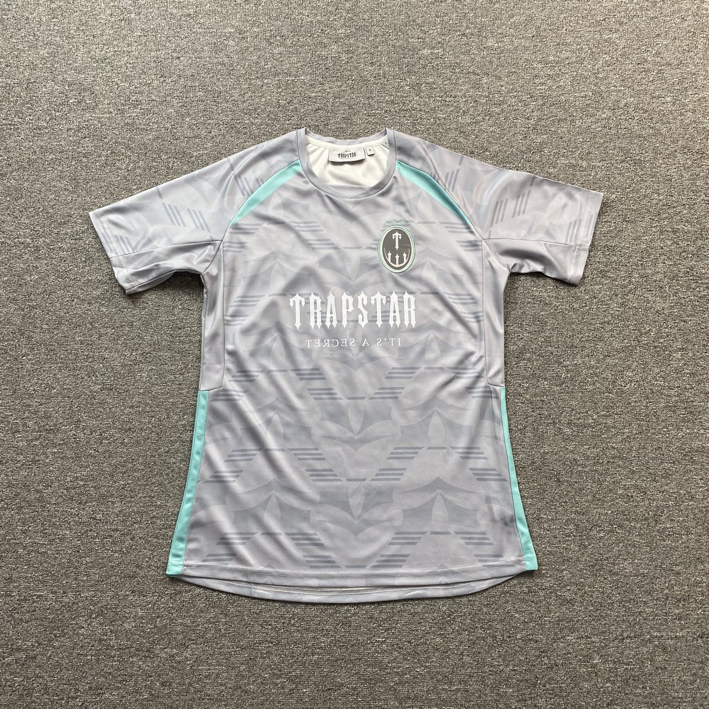 trapstar-irongate-football-jersey-grey-Drip Store Argentina