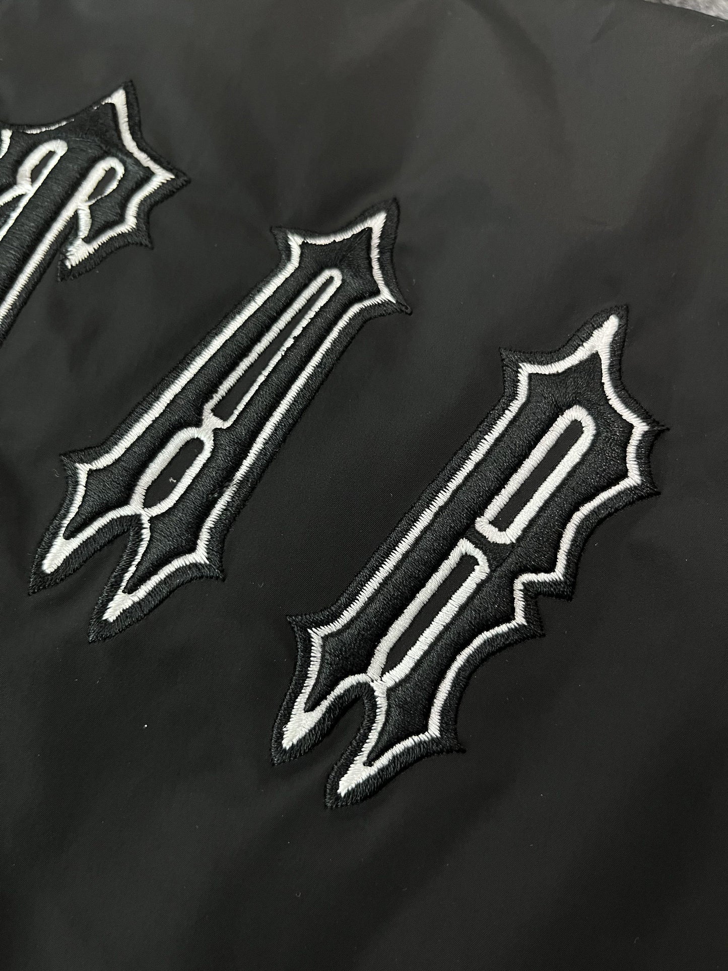 Campera Trapstar Irongate Hooded Quilted Puffer Negra