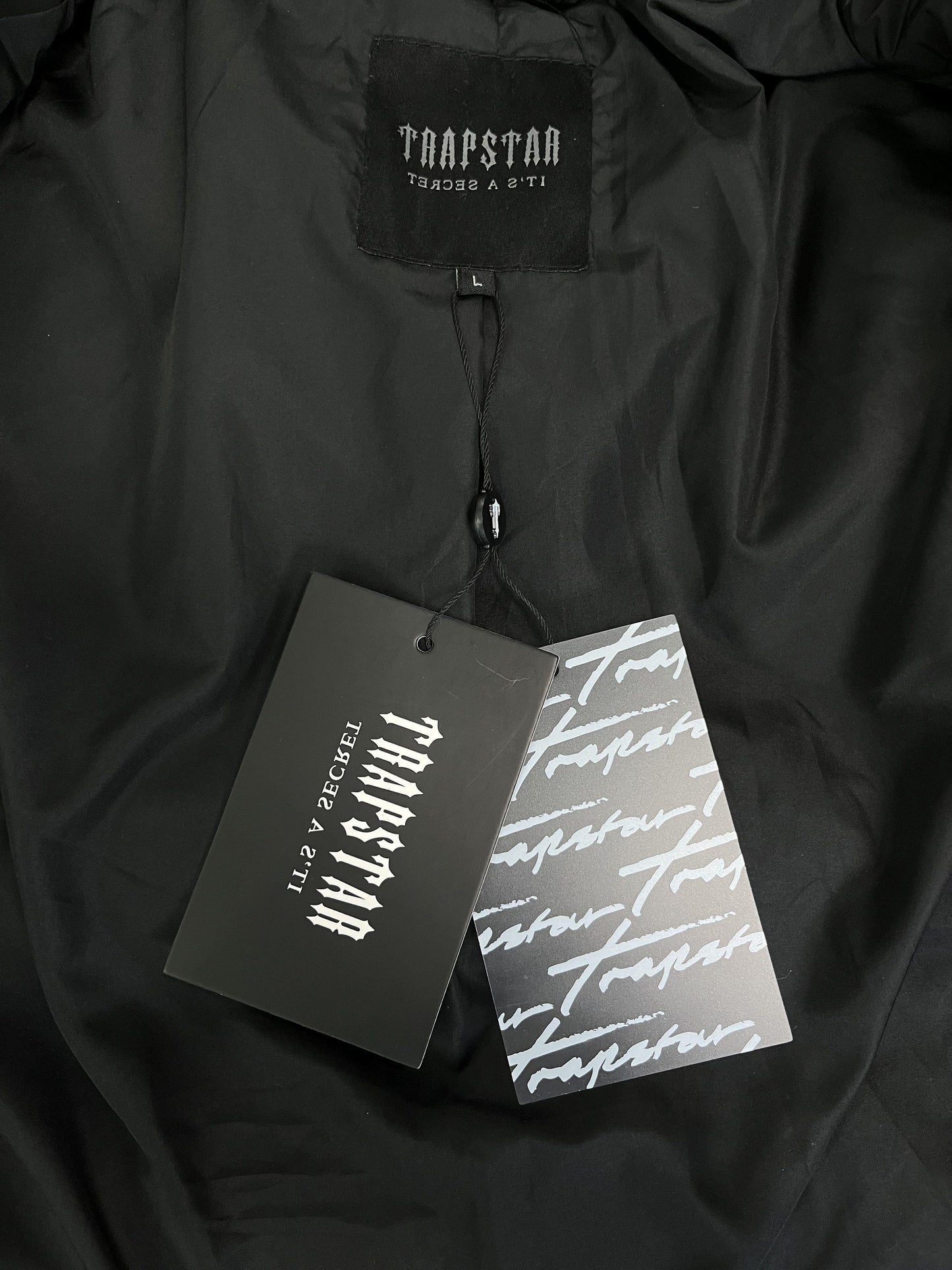 Campera Trapstar Irongate Hooded Quilted Puffer Negra