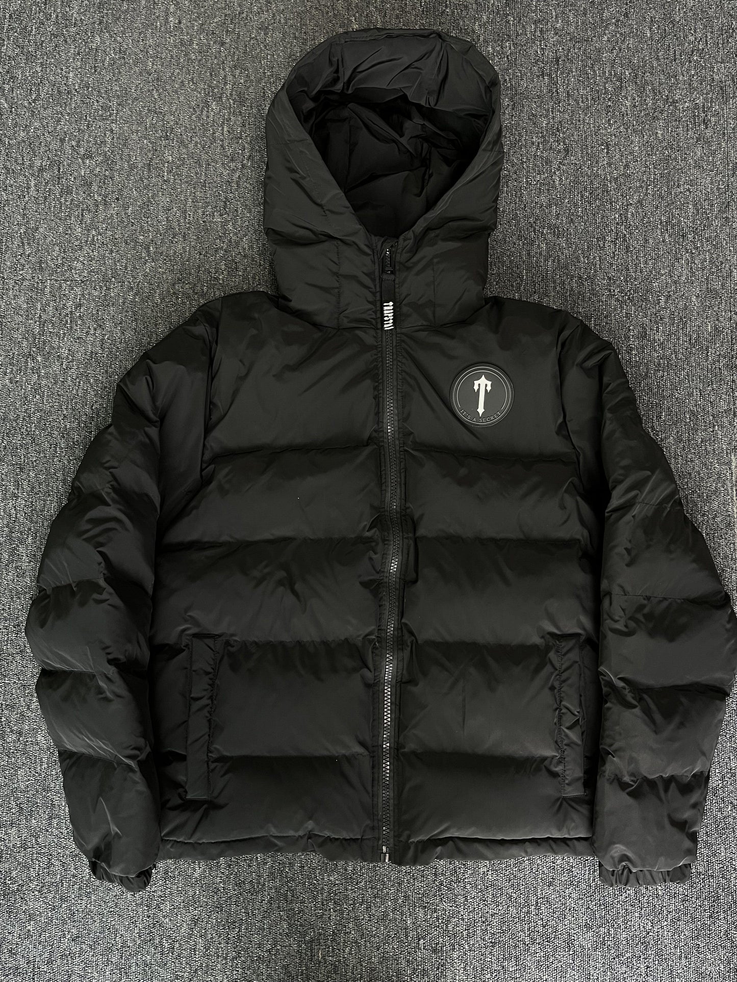 Campera Trapstar Irongate Hooded Quilted Puffer Negra