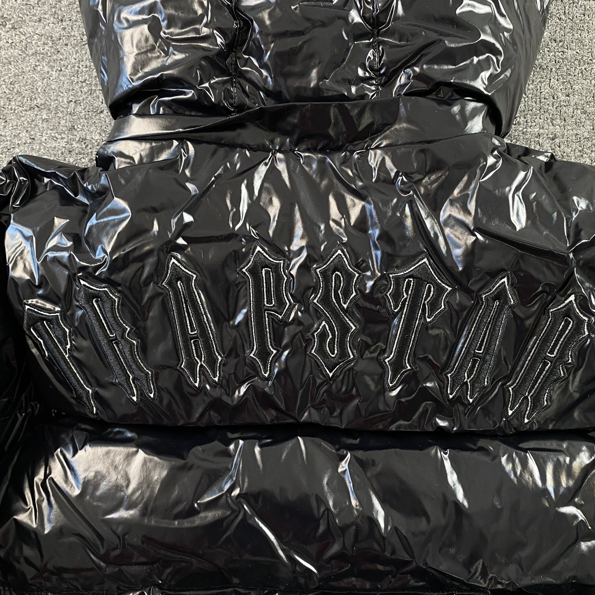 trapstar-irongate-puffer-jacket-shiny-black-3-Drip Store Argentina