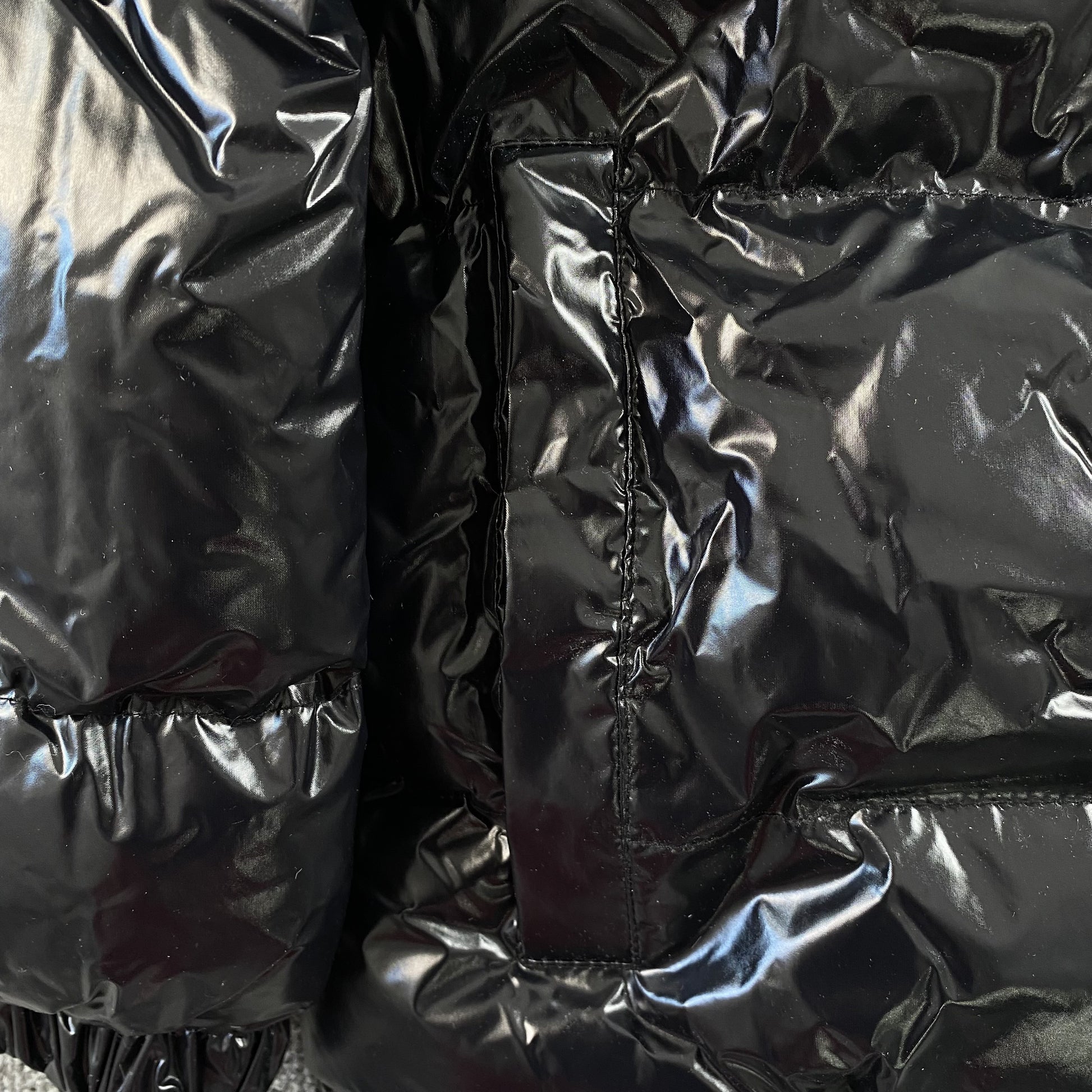 trapstar-irongate-puffer-jacket-shiny-black-5-Drip Store Argentina