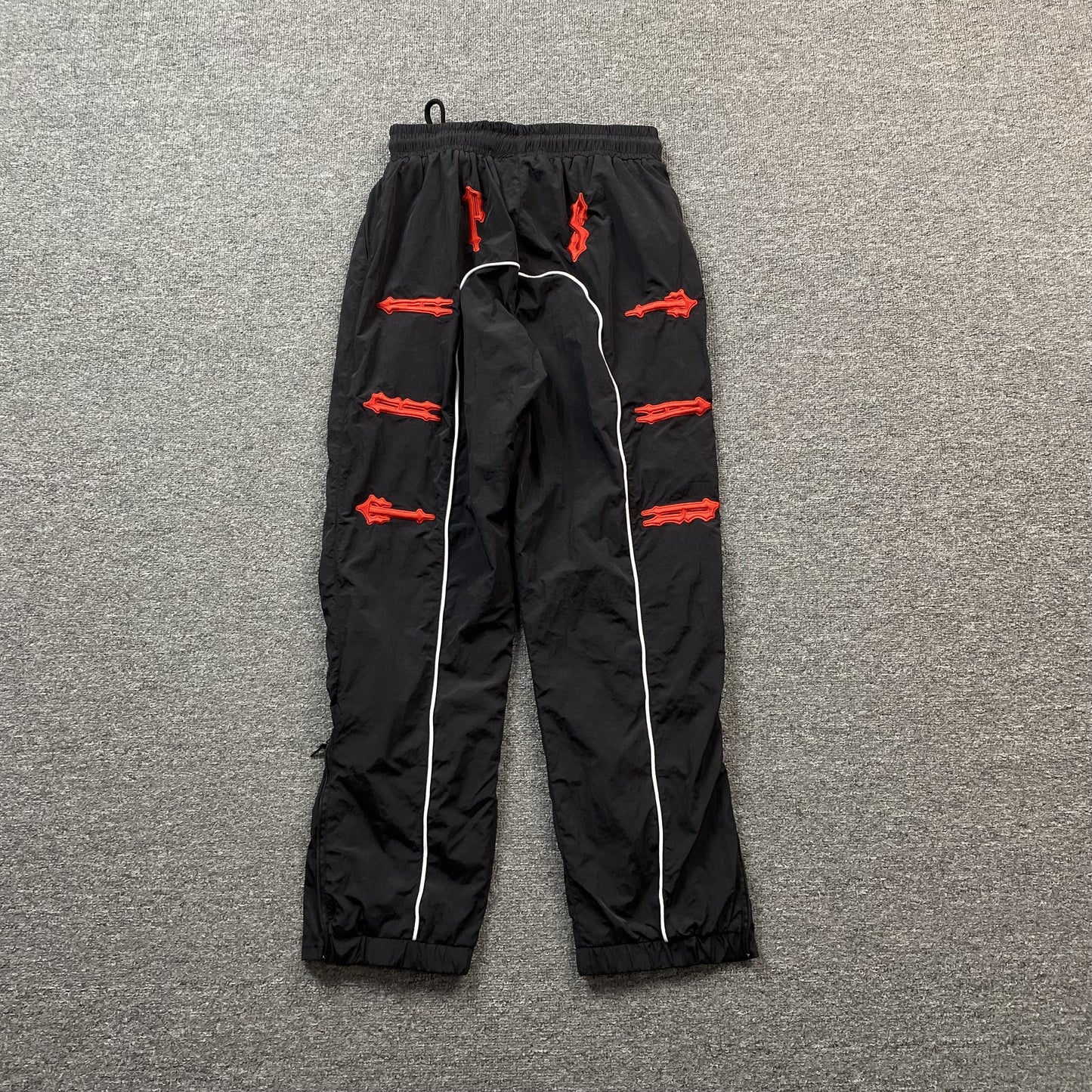 trapstar-irongate-shell-tracksuit-2_0-black-red-2-Drip Store Argentina