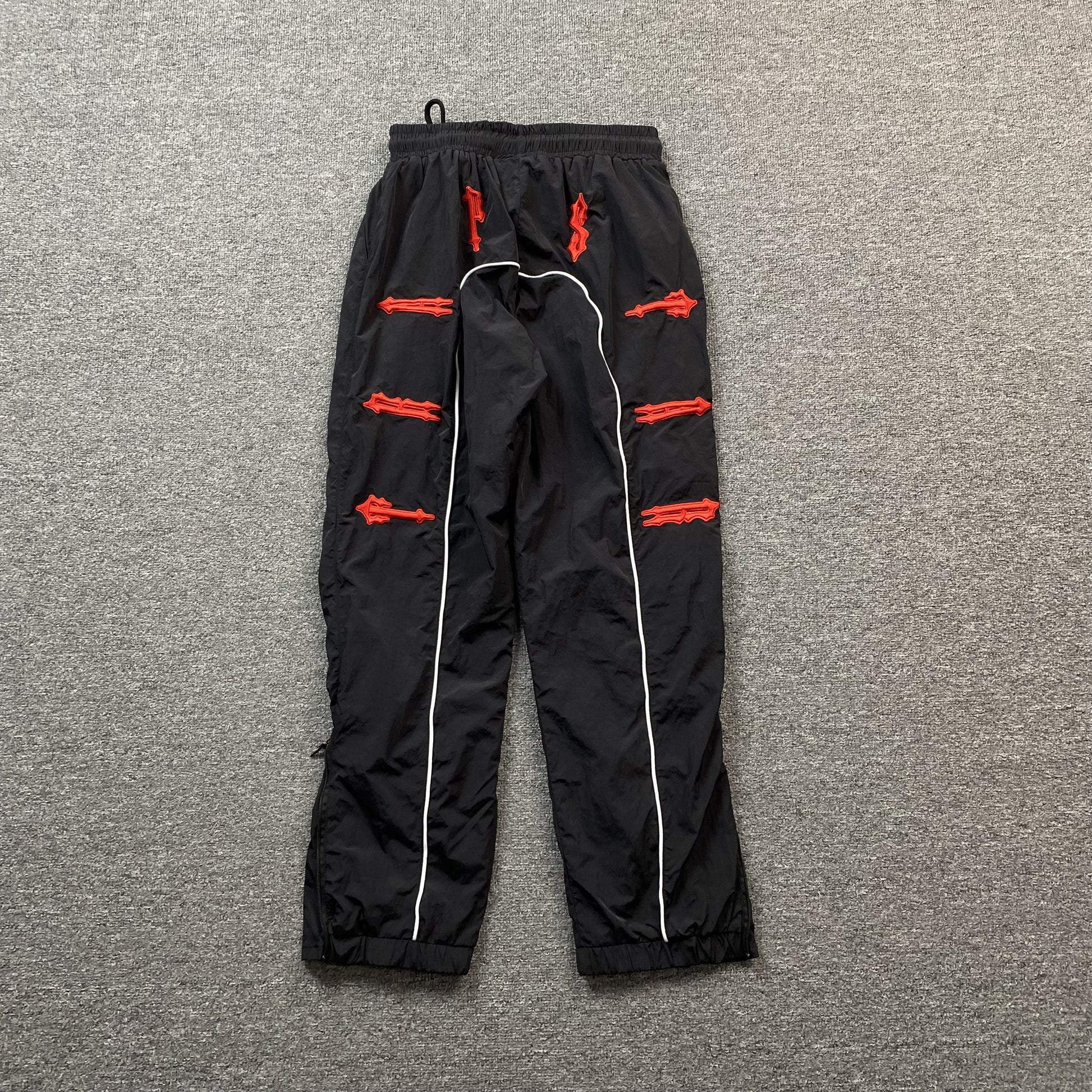 trapstar-irongate-shell-tracksuit-2_0-black-red-2-Drip Store Argentina