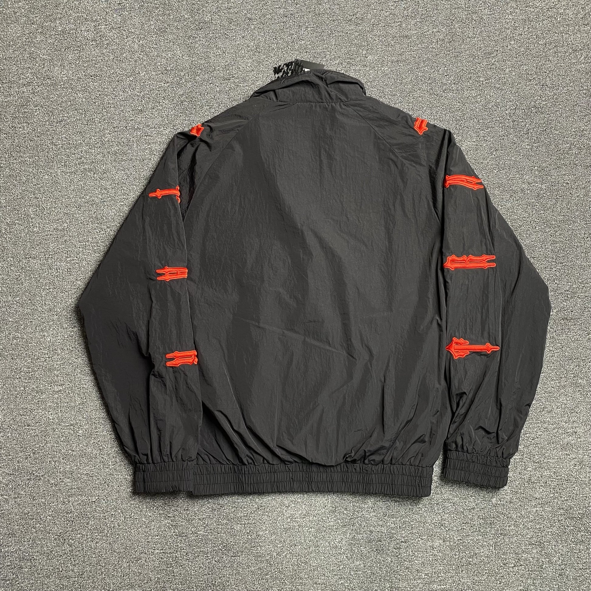 trapstar-irongate-shell-tracksuit-2_0-black-red-6-Drip Store Argentina