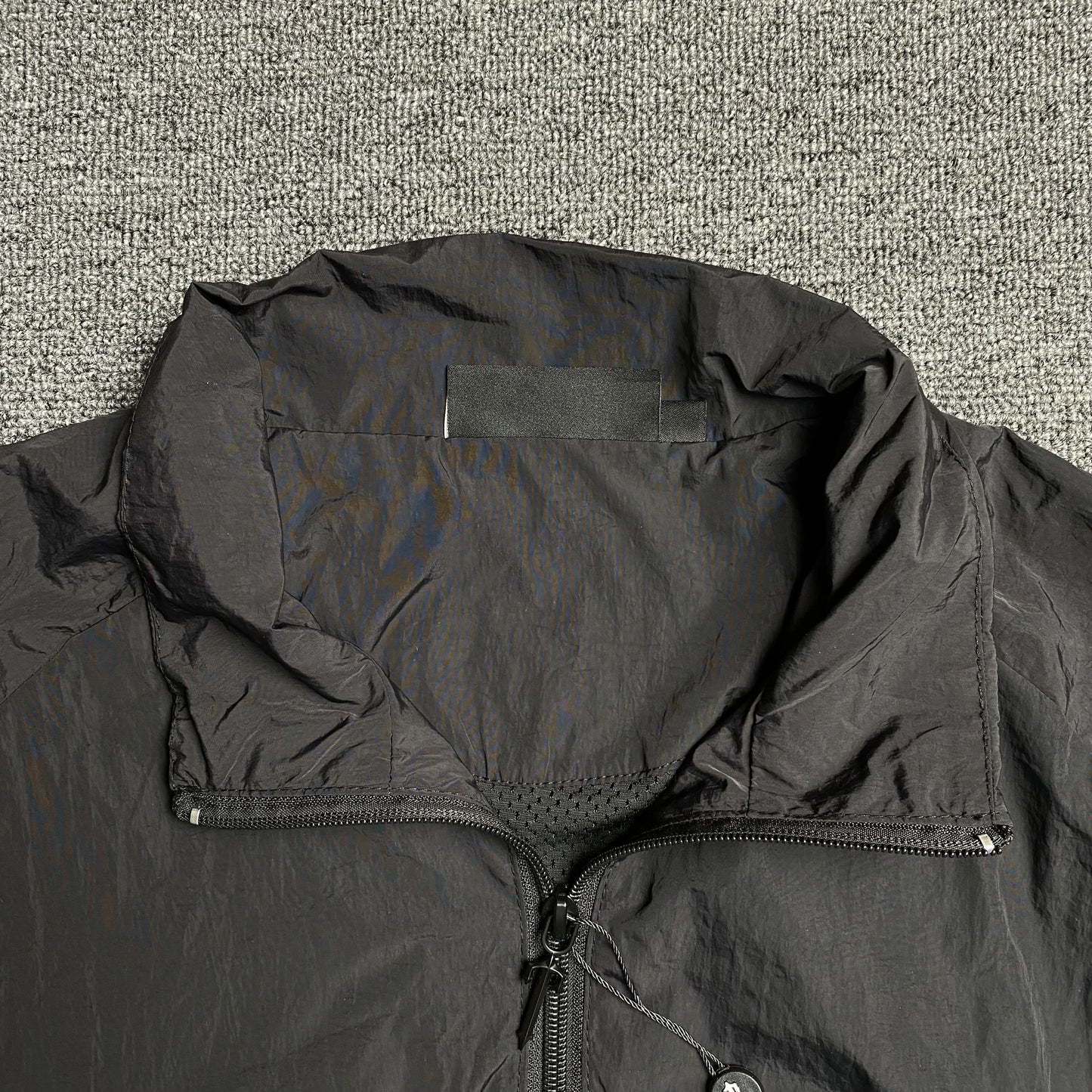 trapstar-irongate-shell-tracksuit-2_0-black-red-7-Drip Store Argentina