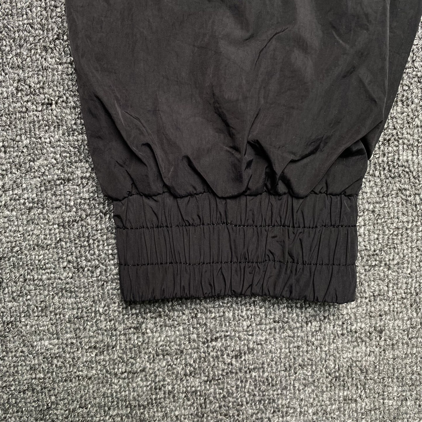 trapstar-irongate-shell-tracksuit-2_0-black-red-9-Drip Store Argentina