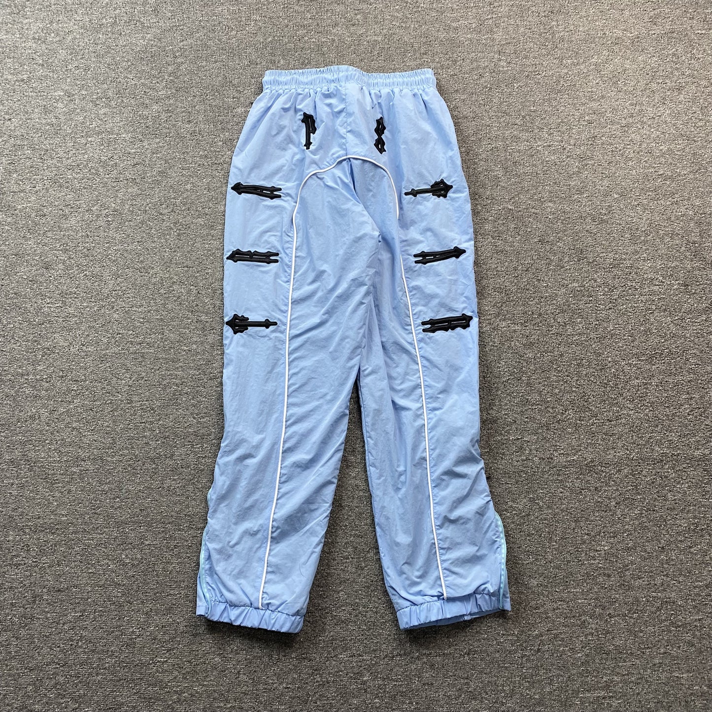 trapstar-irongate-shell-tracksuit-2_0-blue-black-2-Drip Store Argentina