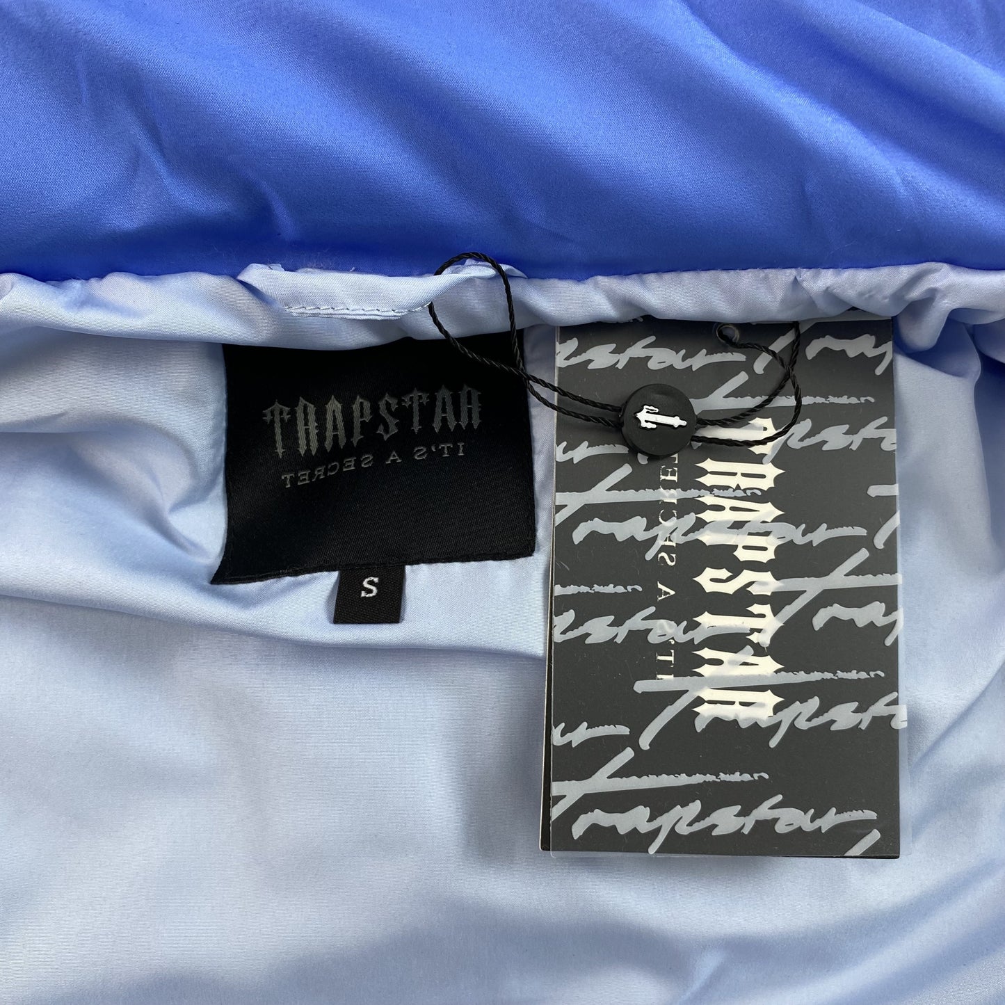 trapstar-irongate-t-badge-gilet-ice-blue-gradient-11-Drip Store Argentina