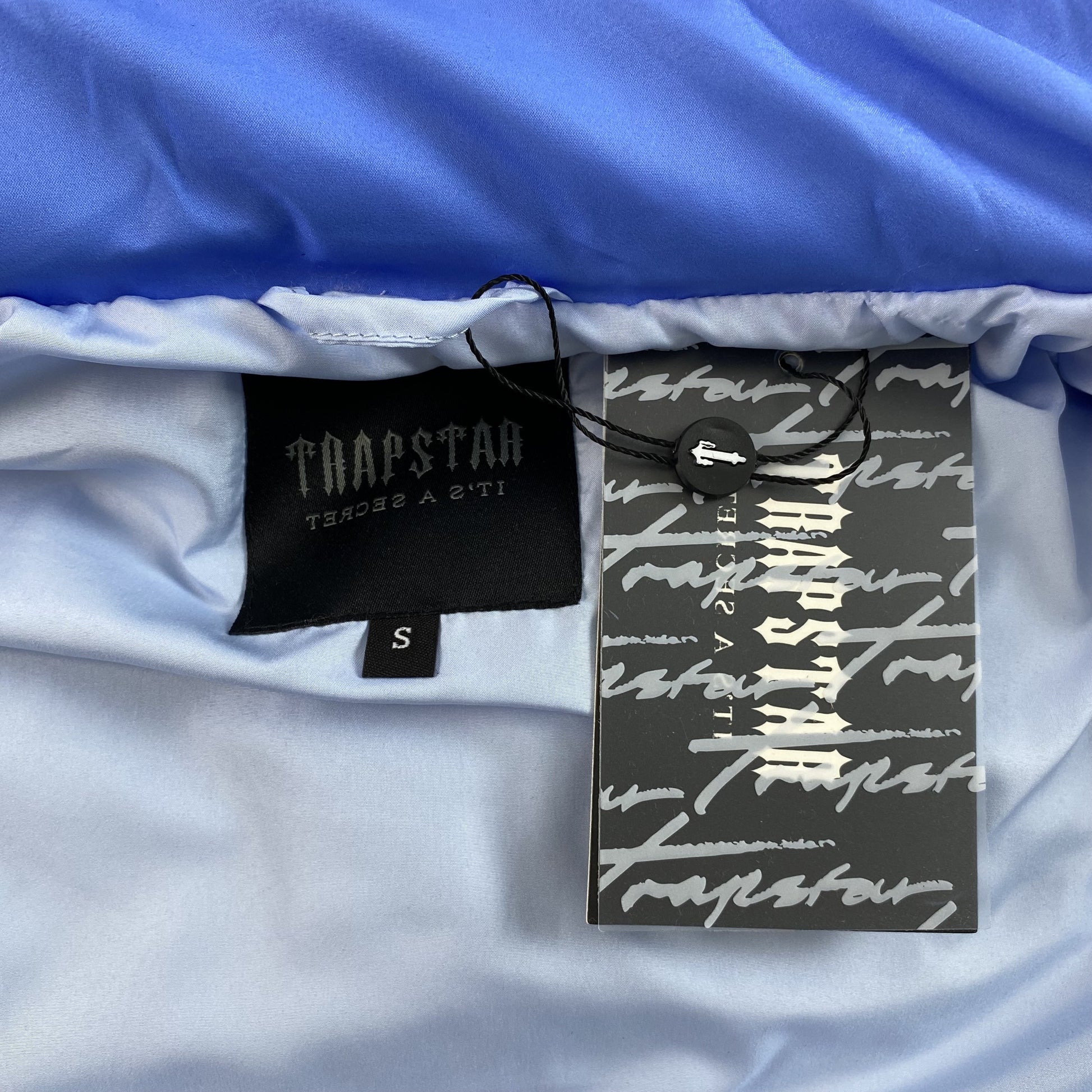 trapstar-irongate-t-badge-gilet-ice-blue-gradient-11-Drip Store Argentina