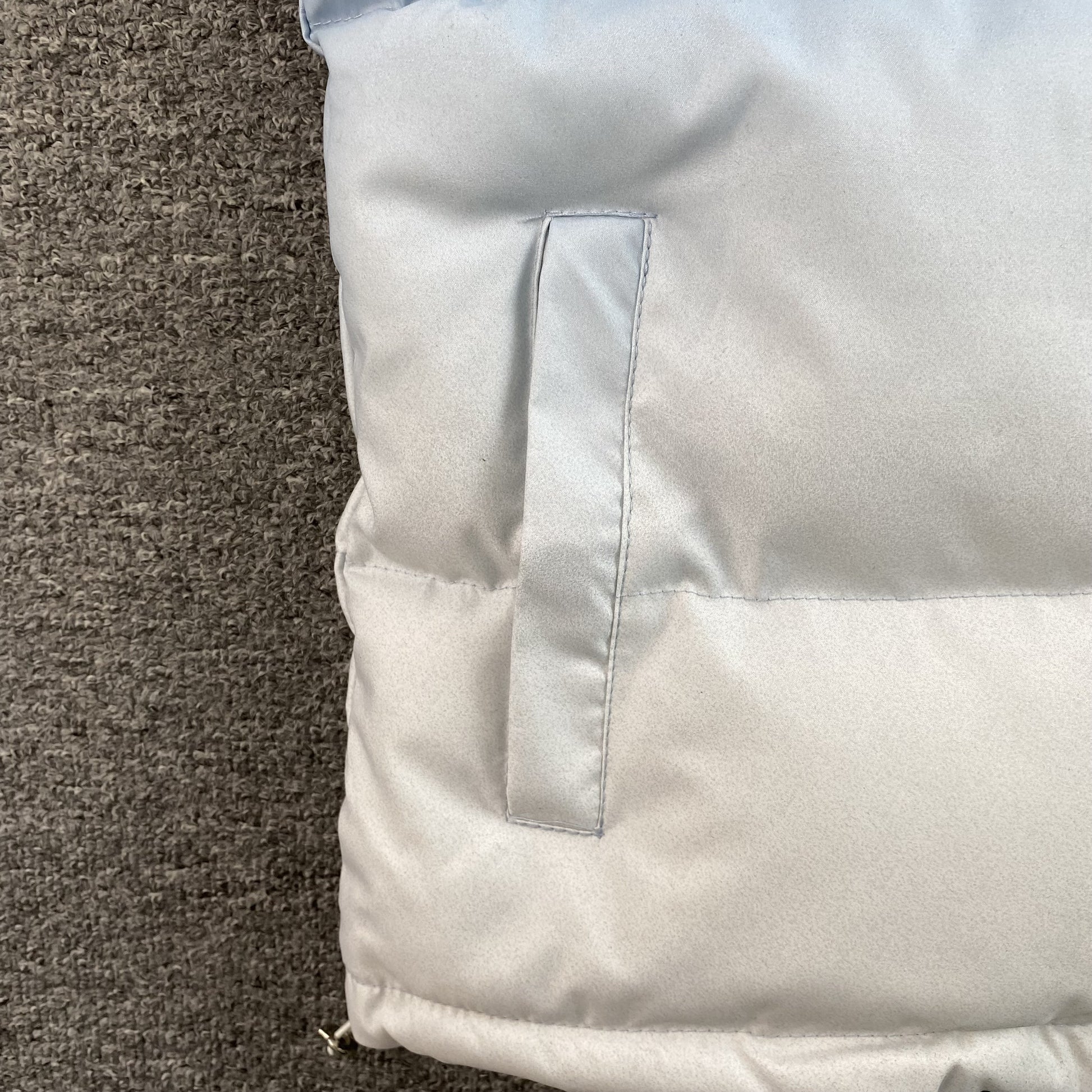 trapstar-irongate-t-badge-gilet-ice-blue-gradient-5-Drip Store Argentina