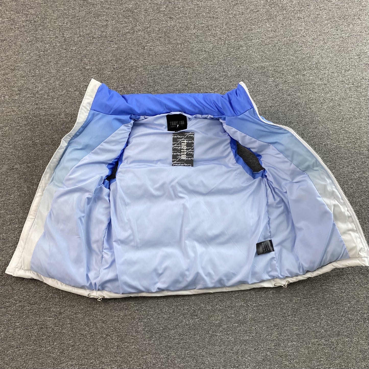 trapstar-irongate-t-badge-gilet-ice-blue-gradient-7-Drip Store Argentina