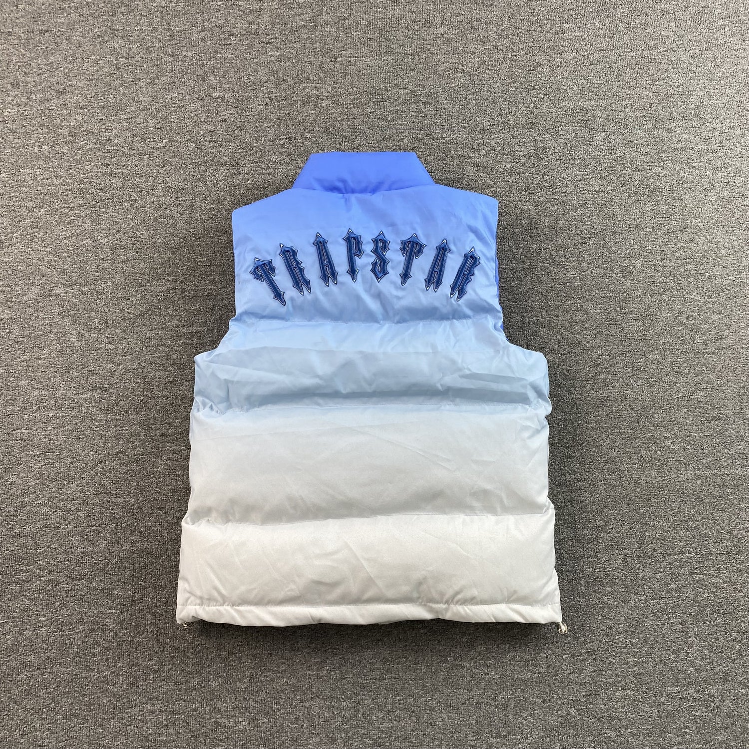 trapstar-irongate-t-badge-gilet-ice-blue-gradient-Drip Store Argentina
