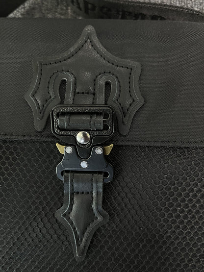 trapstar-irongate-t-crossbody-bag-black-edition-2-Drip Store Argentina