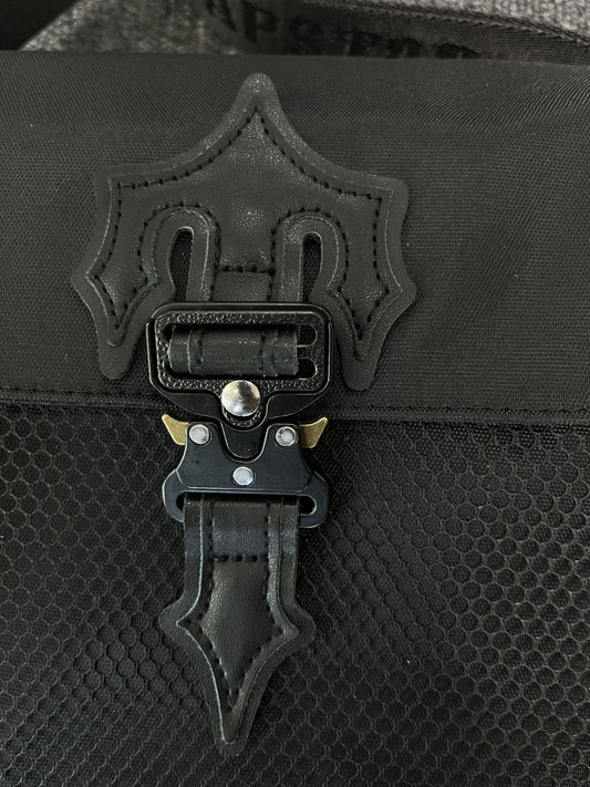 trapstar-irongate-t-crossbody-bag-black-edition-2-Drip Store Argentina