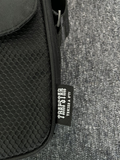 trapstar-irongate-t-crossbody-bag-black-edition-3-Drip Store Argentina