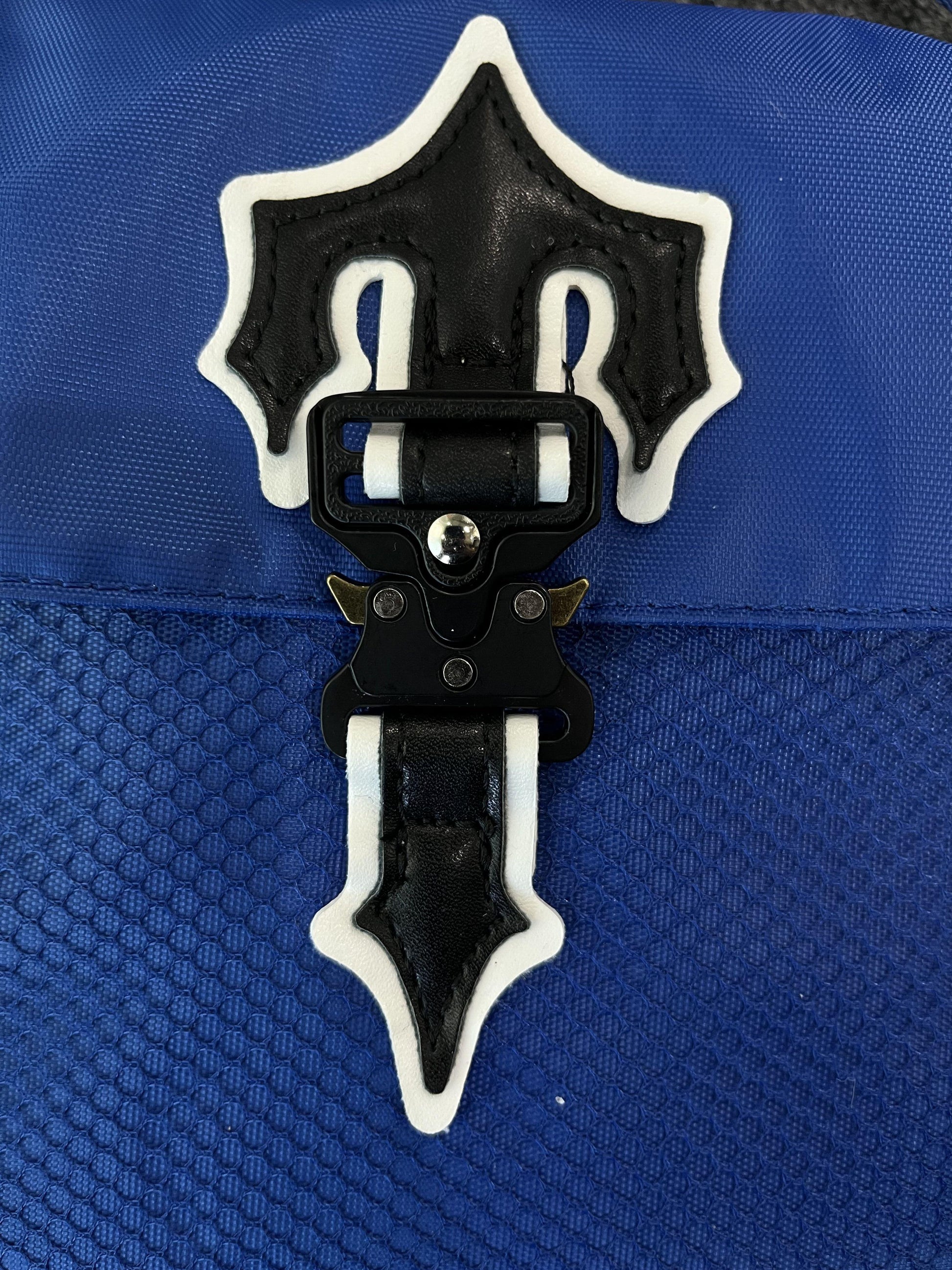 trapstar-irongate-t-crossbody-bag-blue-2-Drip Store Argentina