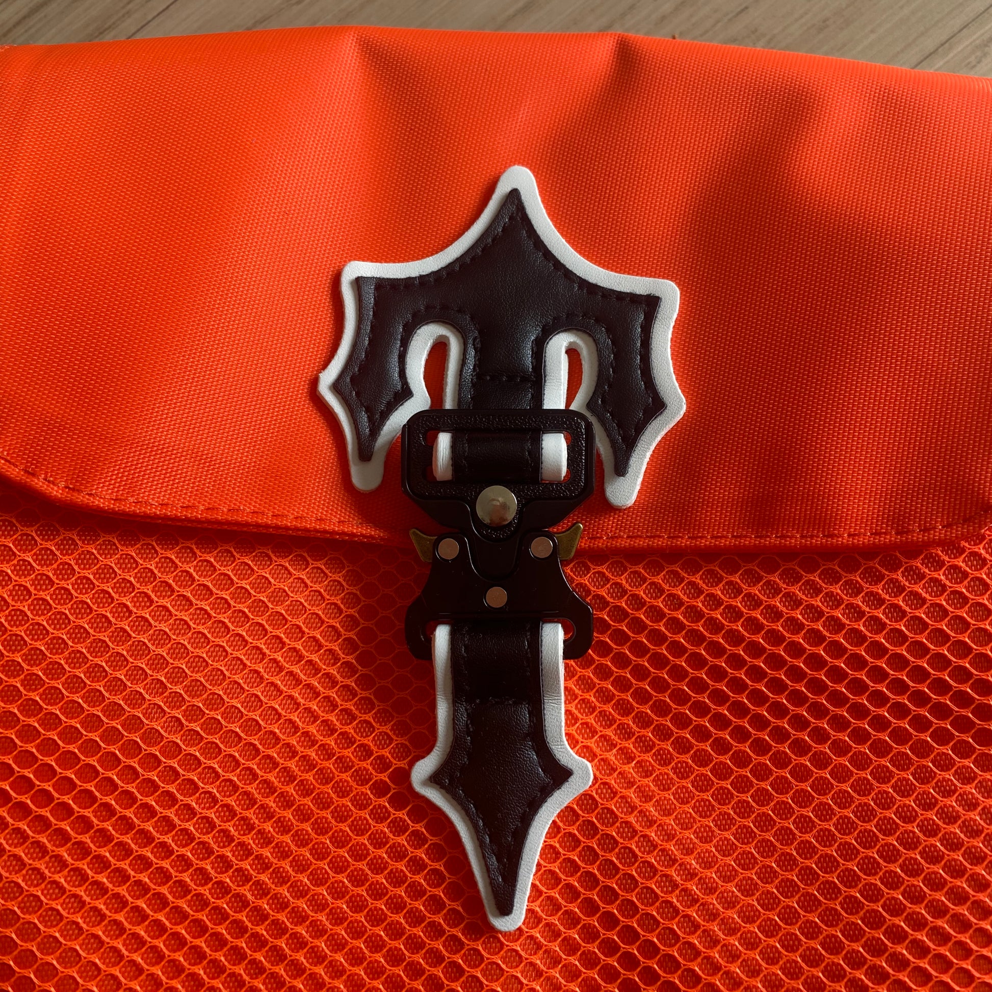 trapstar-irongate-t-crossbody-bag-orange-2-Drip Store Argentina