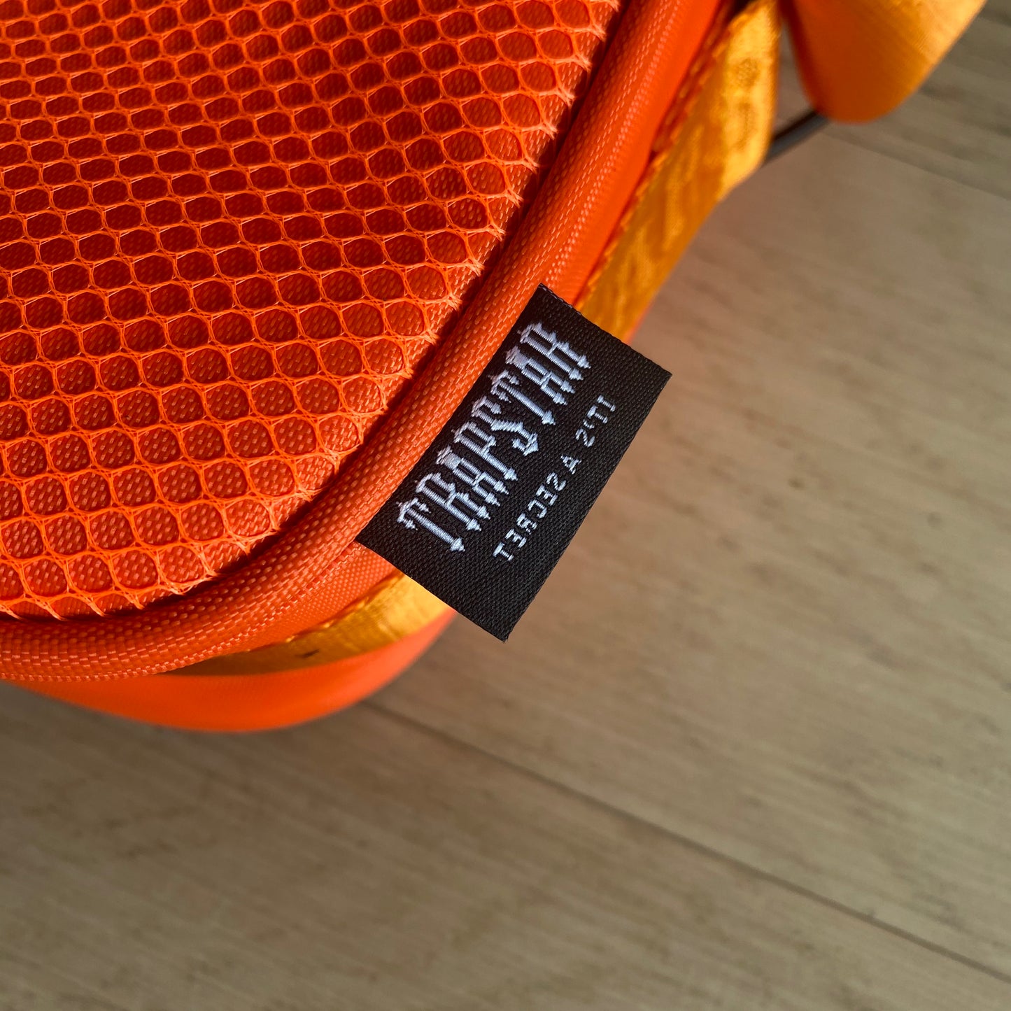 trapstar-irongate-t-crossbody-bag-orange-6-Drip Store Argentina