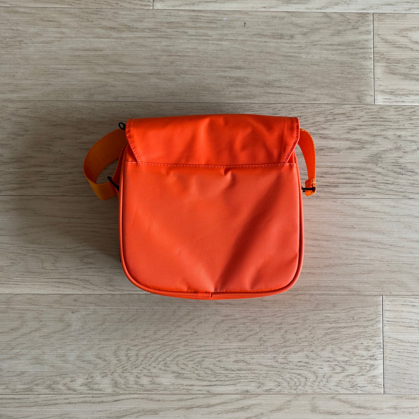 trapstar-irongate-t-crossbody-bag-orange-8-Drip Store Argentina