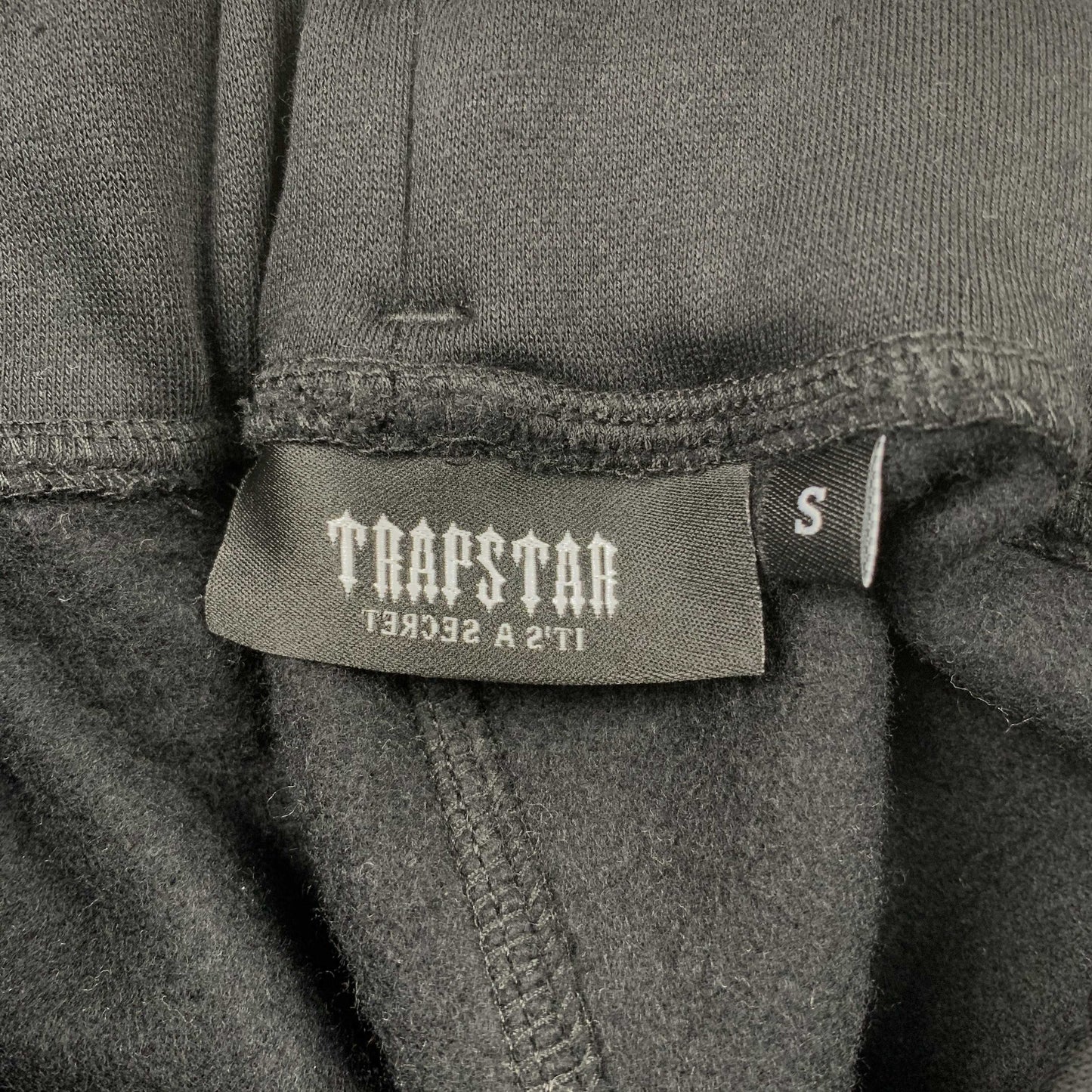trapstar-shooters-tracksuit-black-red-3-Drip Store Argentina