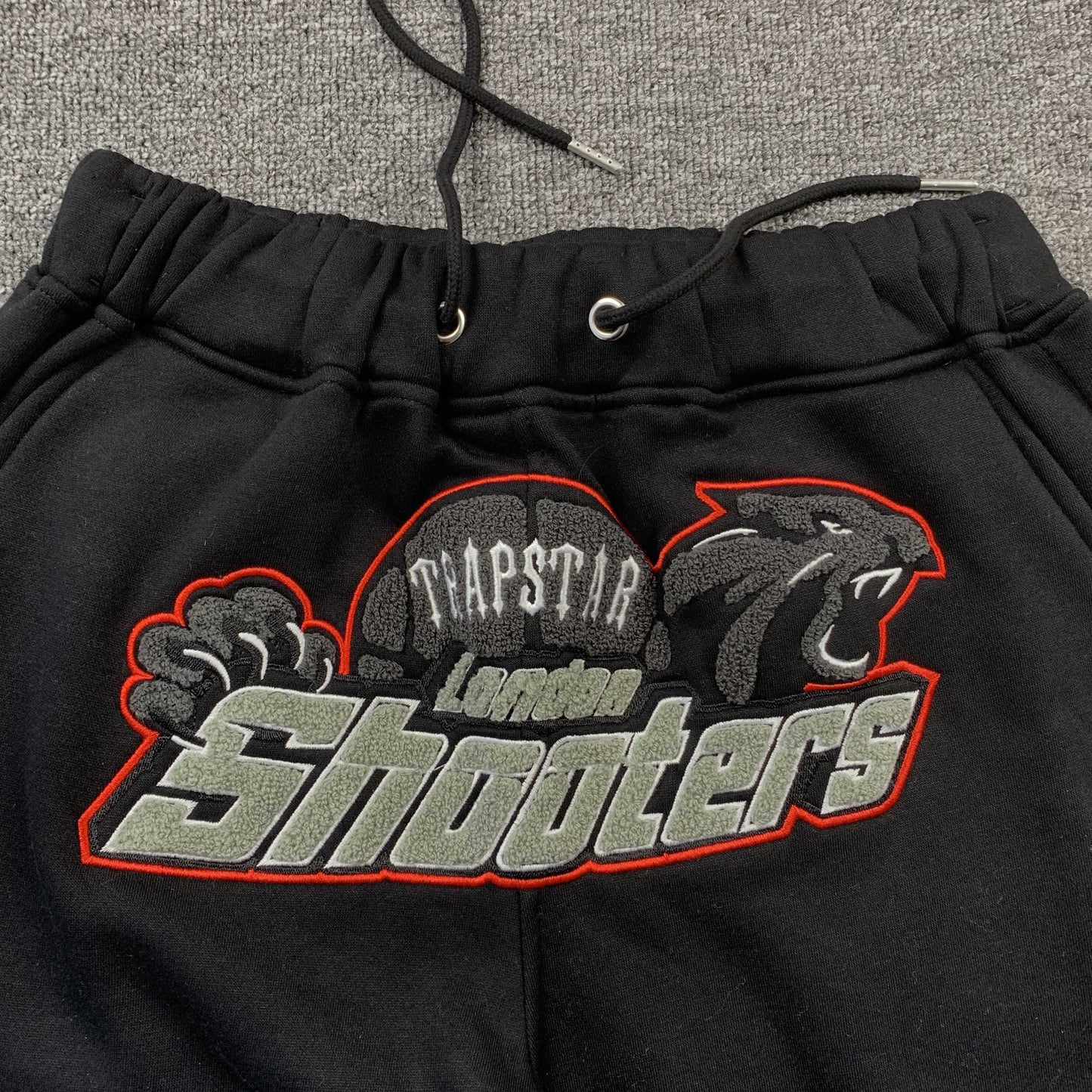 trapstar-shooters-tracksuit-black-red-4-Drip Store Argentina