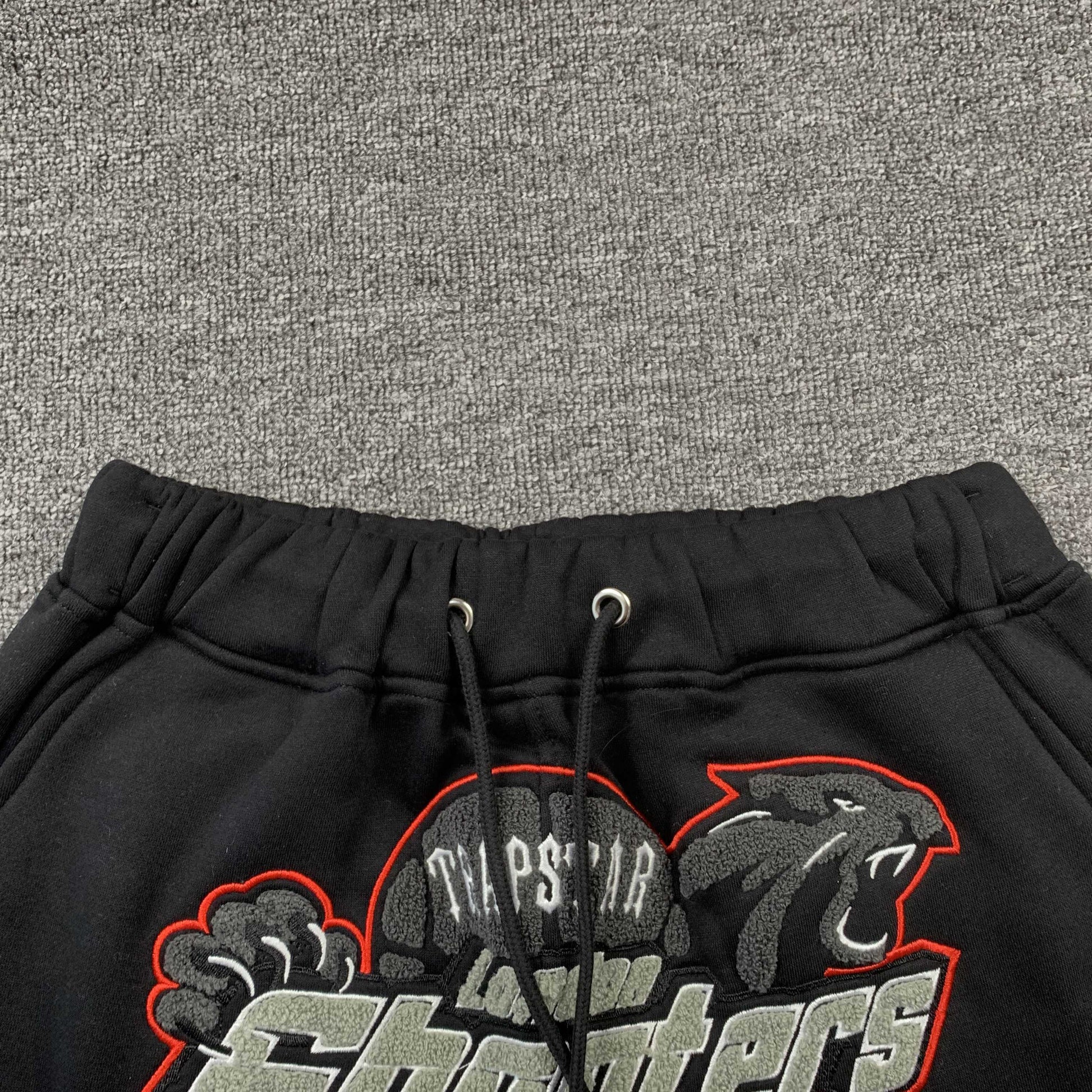 trapstar-shooters-tracksuit-black-red-6-Drip Store Argentina