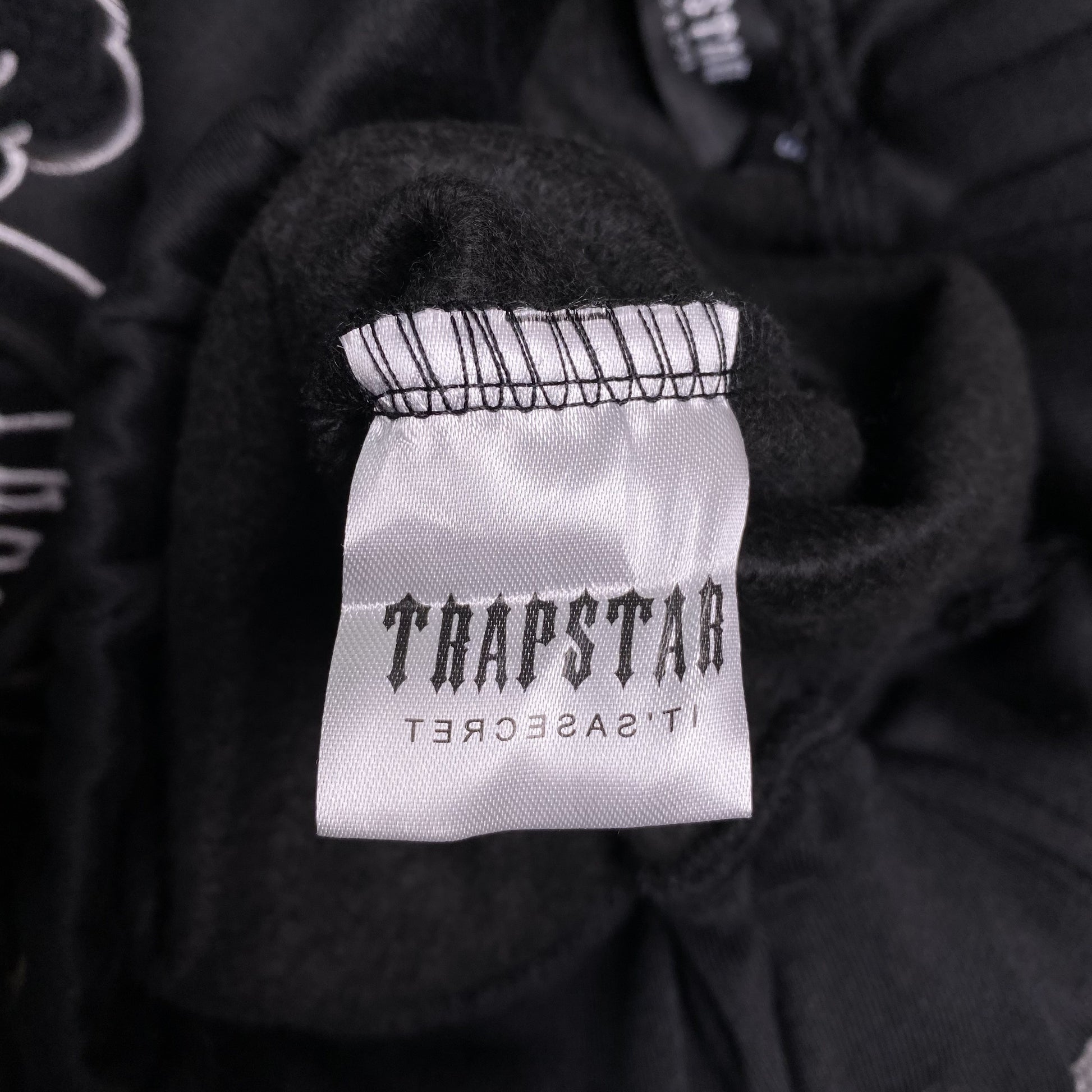 trapstar-shooters-tracksuit-blackout-11-Drip Store Argentina