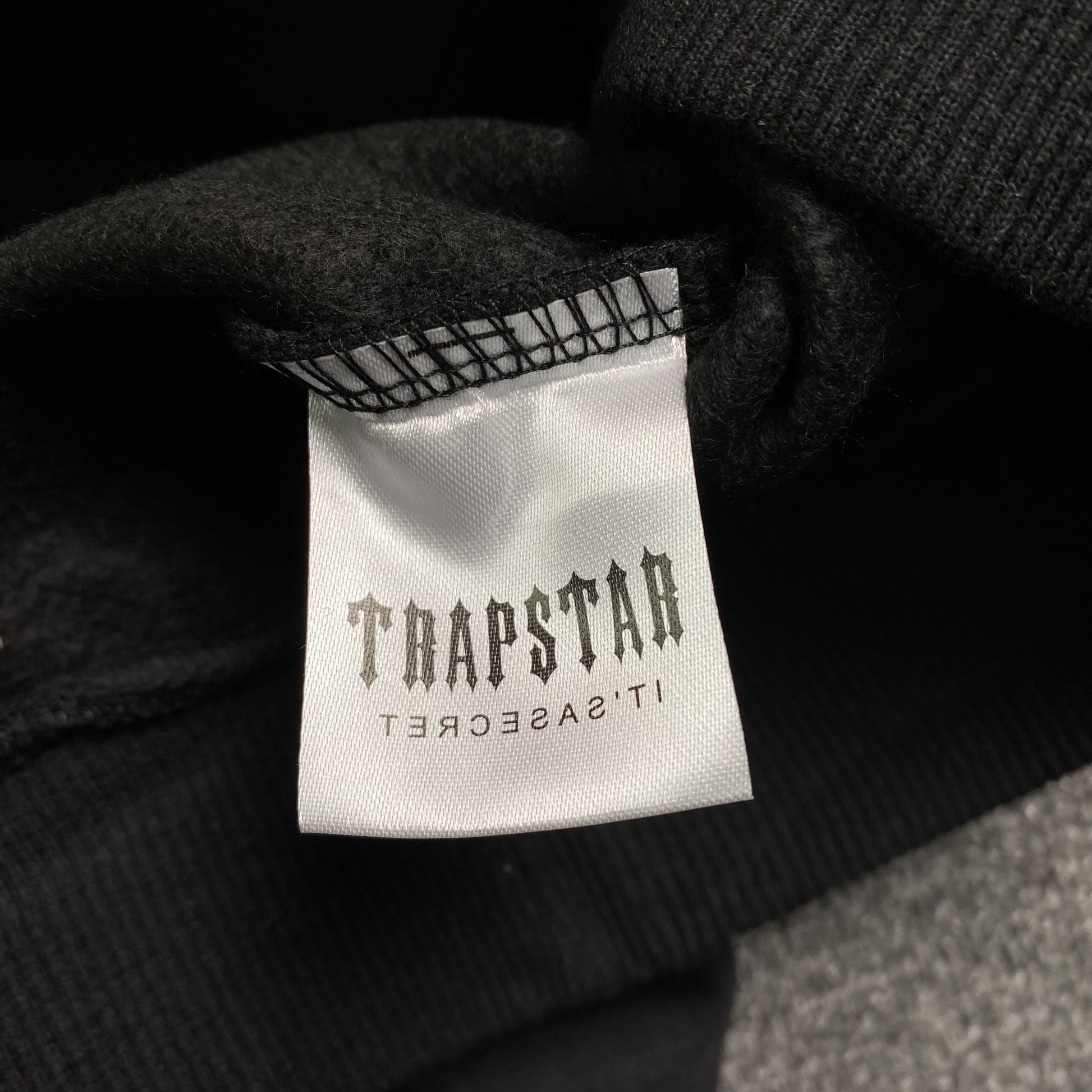 trapstar-shooters-tracksuit-blackout-12-Drip Store Argentina