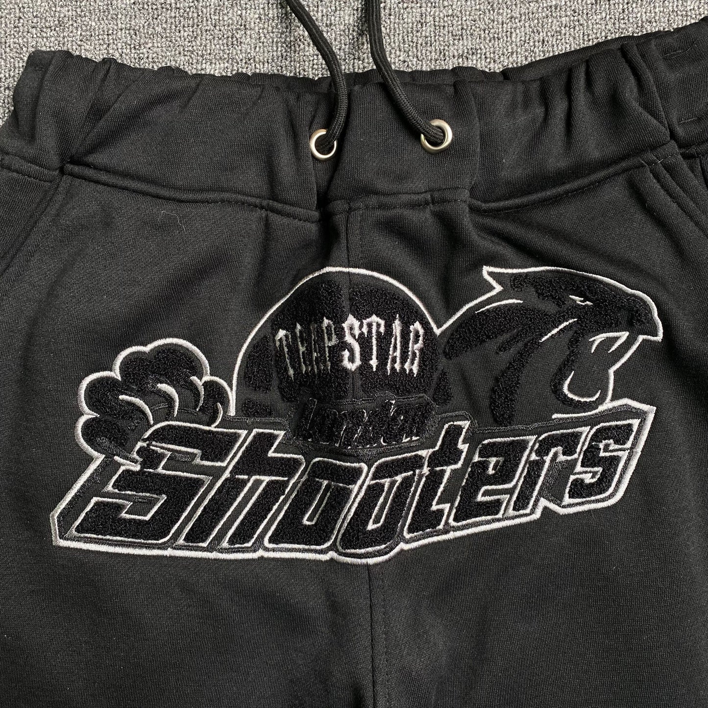 trapstar-shooters-tracksuit-blackout-5-Drip Store Argentina