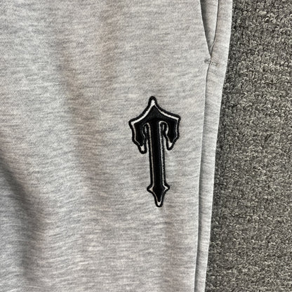 trapstar-v-stripe-tracksuit-grey-10-Drip Store Argentina