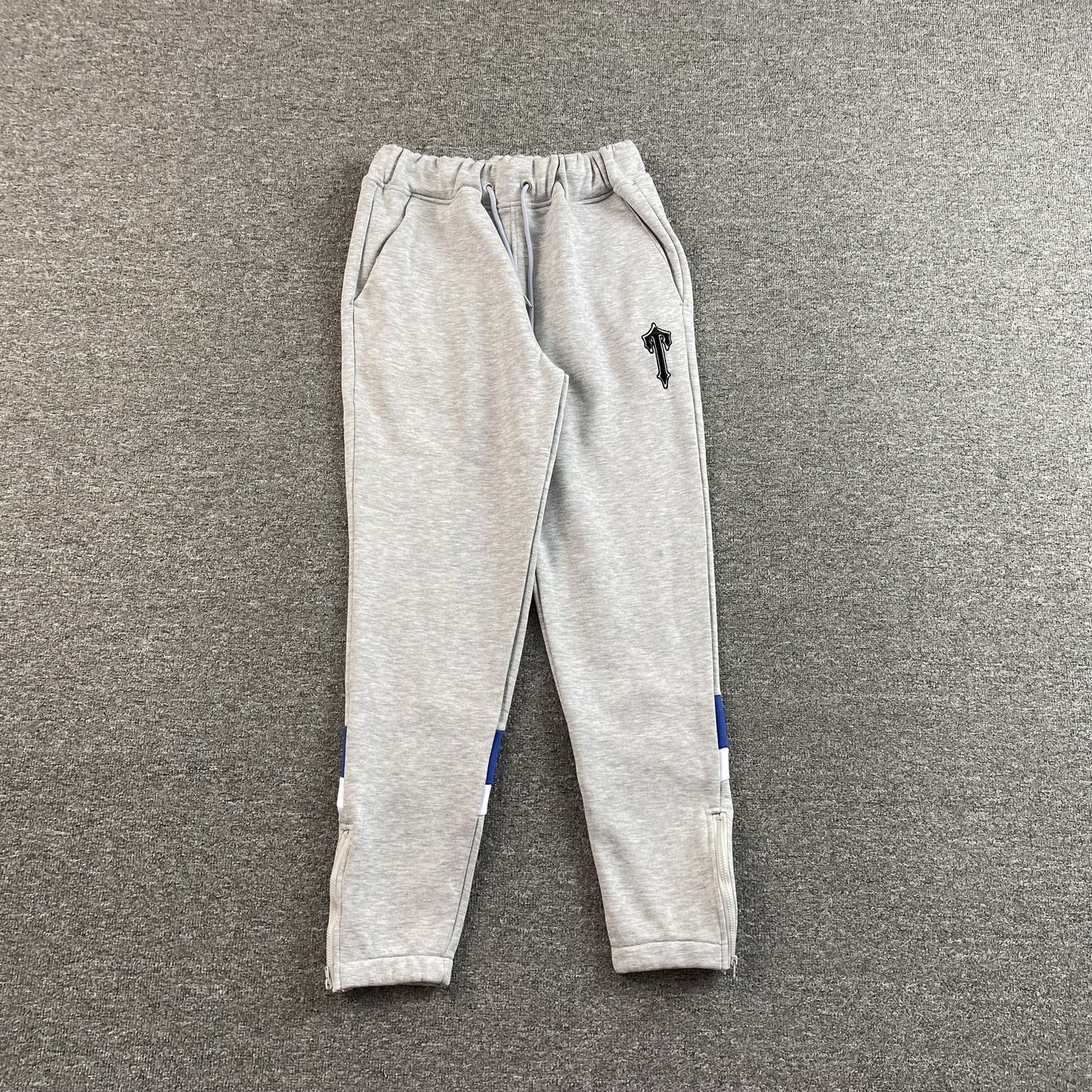 trapstar-v-stripe-tracksuit-grey-4-Drip Store Argentina