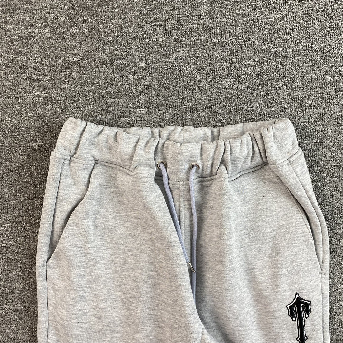 trapstar-v-stripe-tracksuit-grey-5-Drip Store Argentina