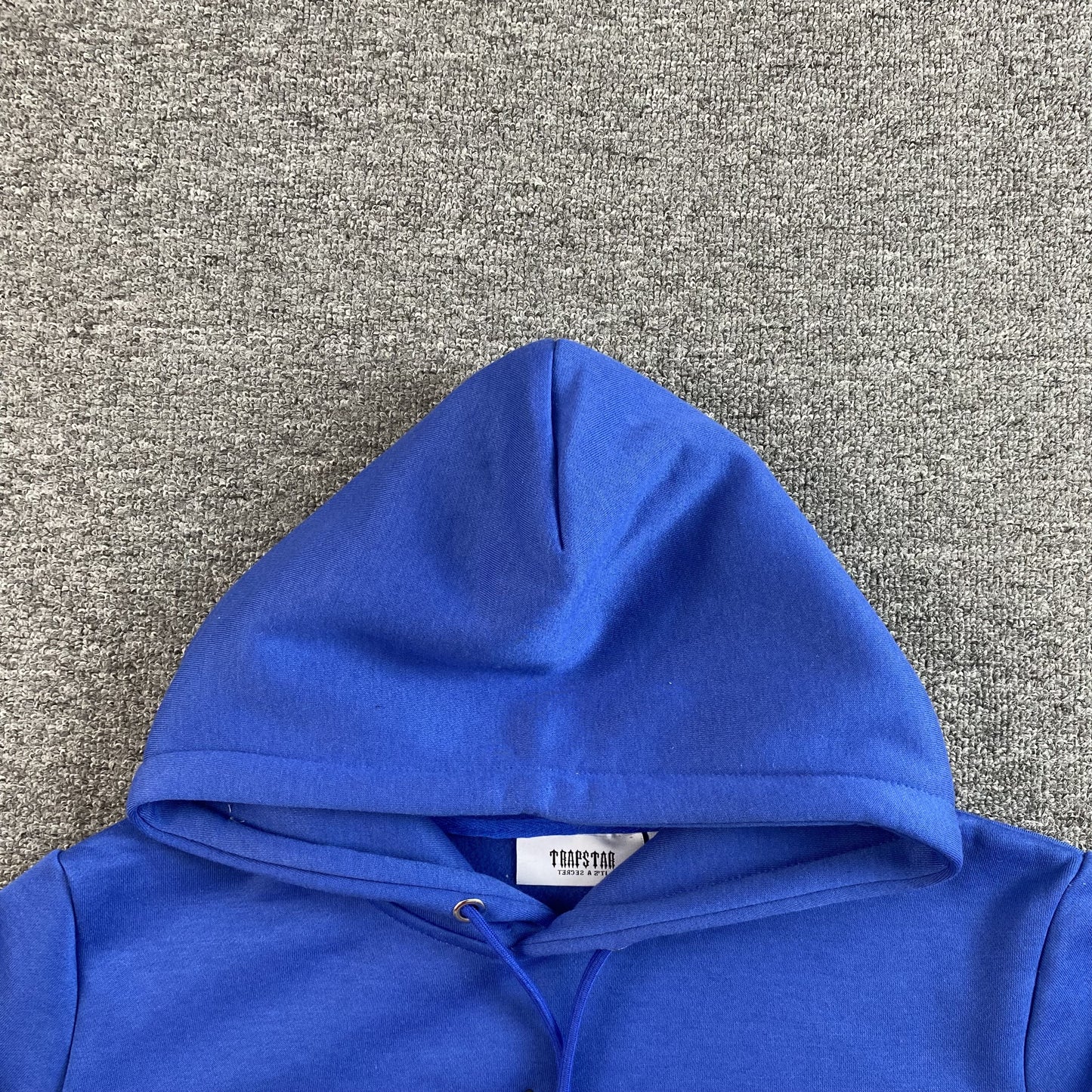 trapstar-v-stripe-tracksuit-grey-7-Drip Store Argentina