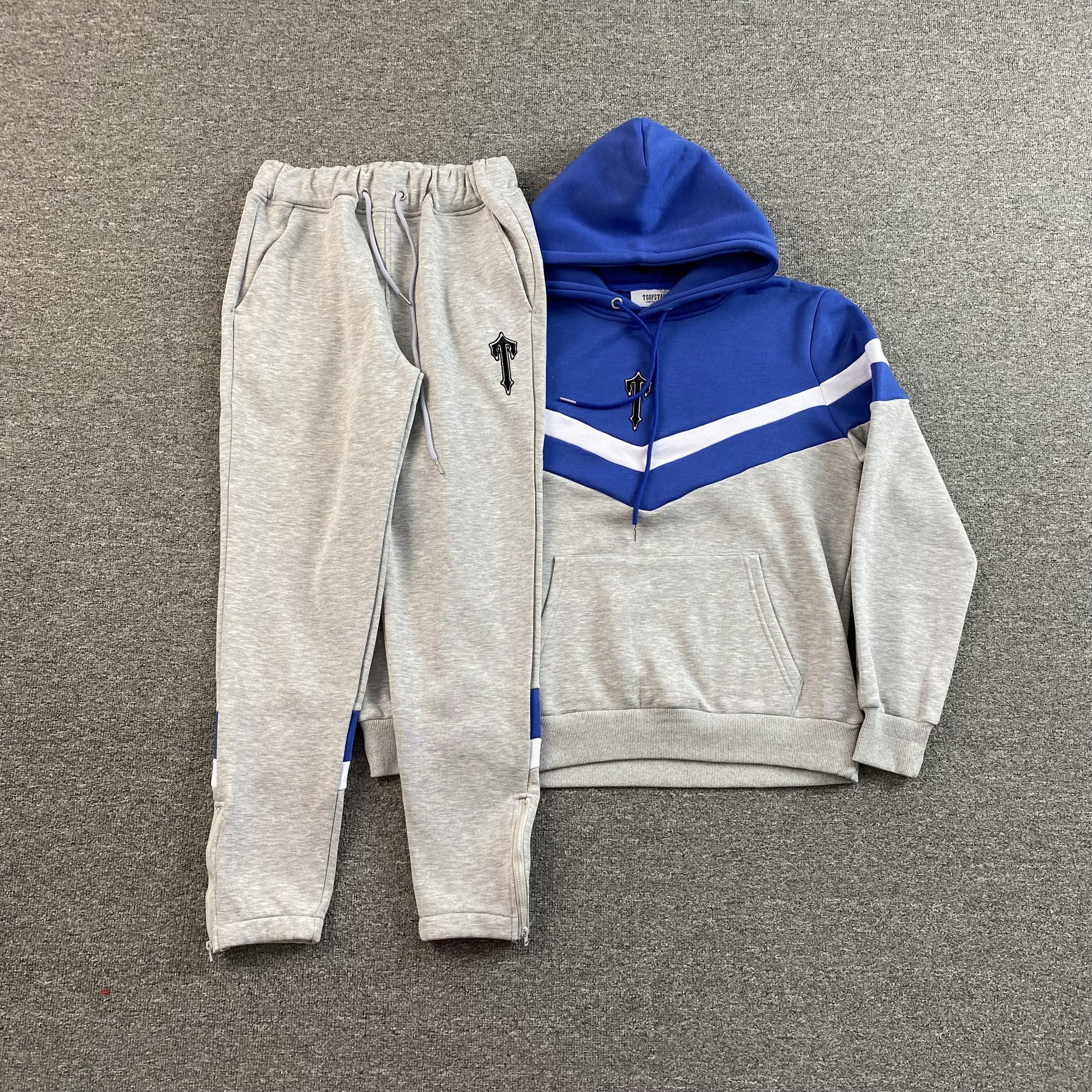 trapstar-v-stripe-tracksuit-grey-Drip Store Argentina