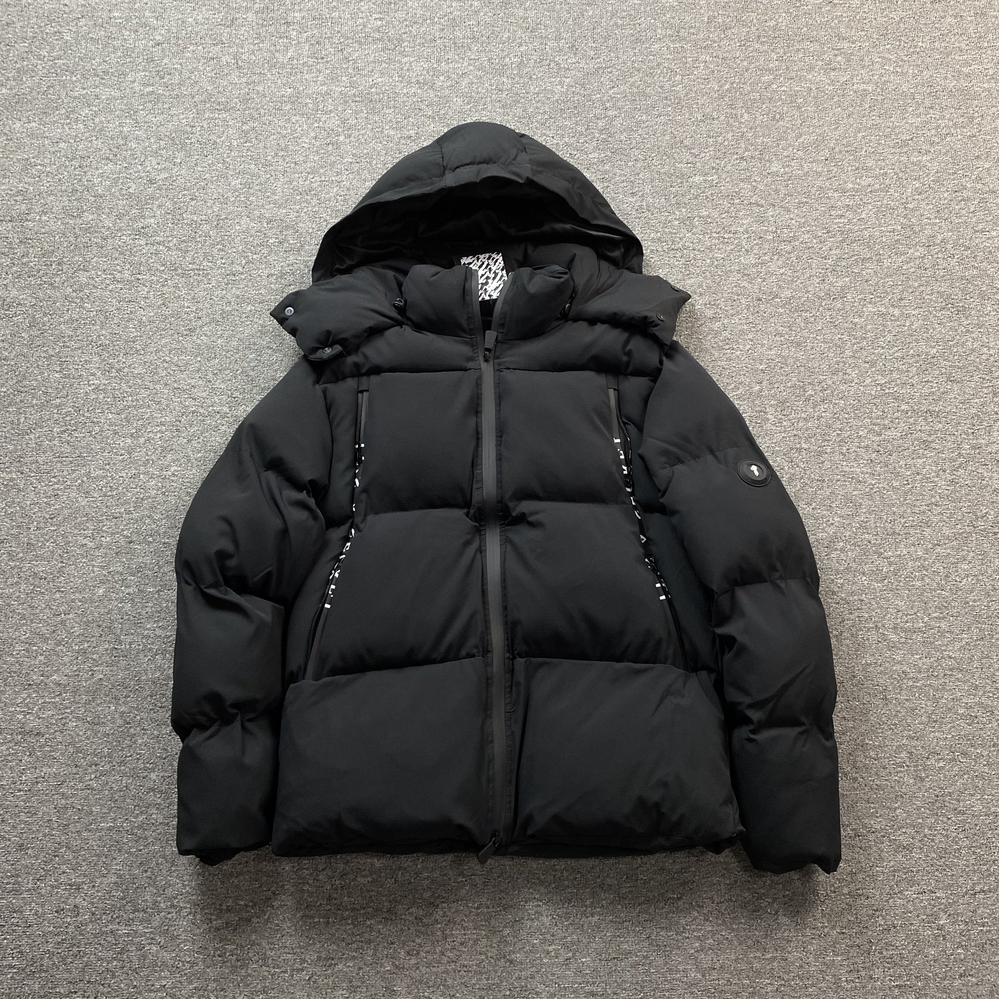 trapstar-x-awful-lot-of-cough-syrup-puffer-jacket-black-2-Drip Store Argentina