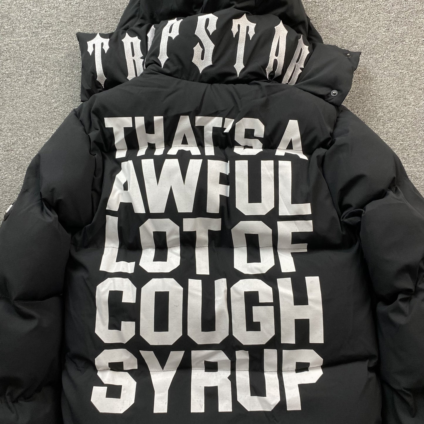 trapstar-x-awful-lot-of-cough-syrup-puffer-jacket-black-3-Drip Store Argentina