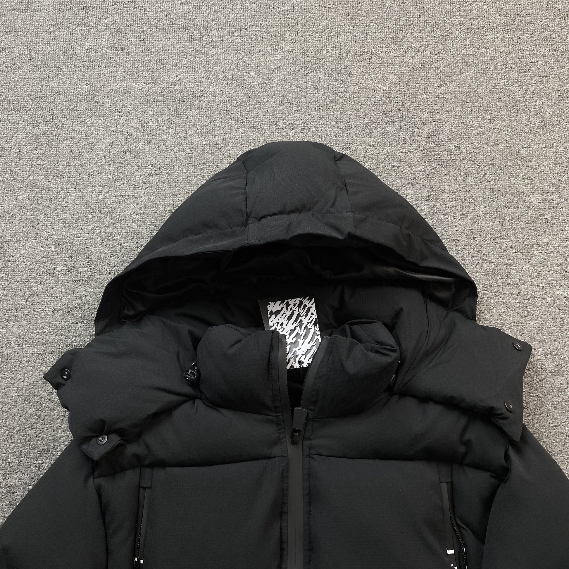 trapstar-x-awful-lot-of-cough-syrup-puffer-jacket-black-5-Drip Store Argentina