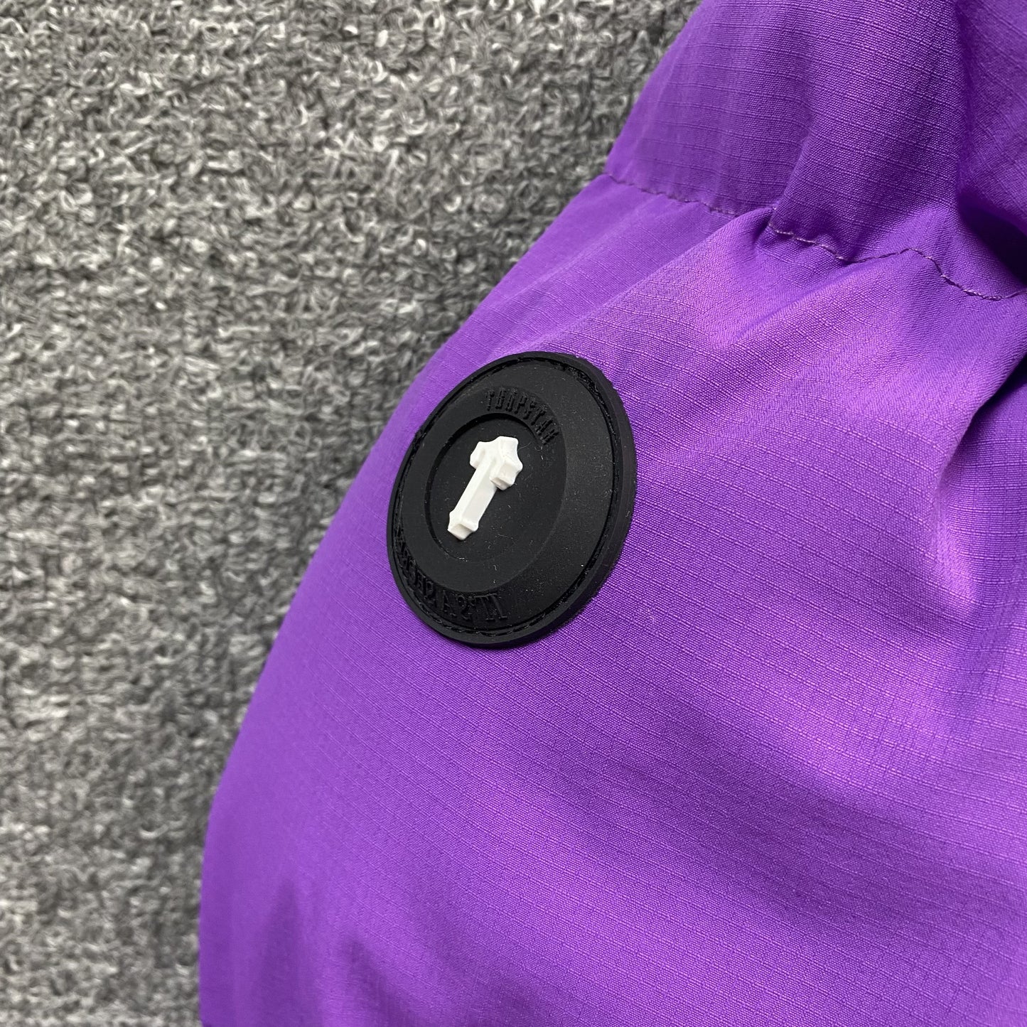 trapstar-x-awful-lot-of-cough-syrup-puffer-jacket-purple-5-Drip Store Argentina