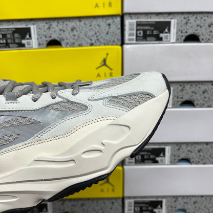 YEEZY BOOST 700 V2 STATIC