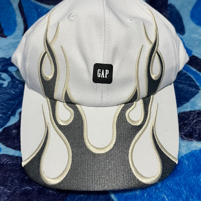 Gorra Yeezy x Gap Flame Blanca