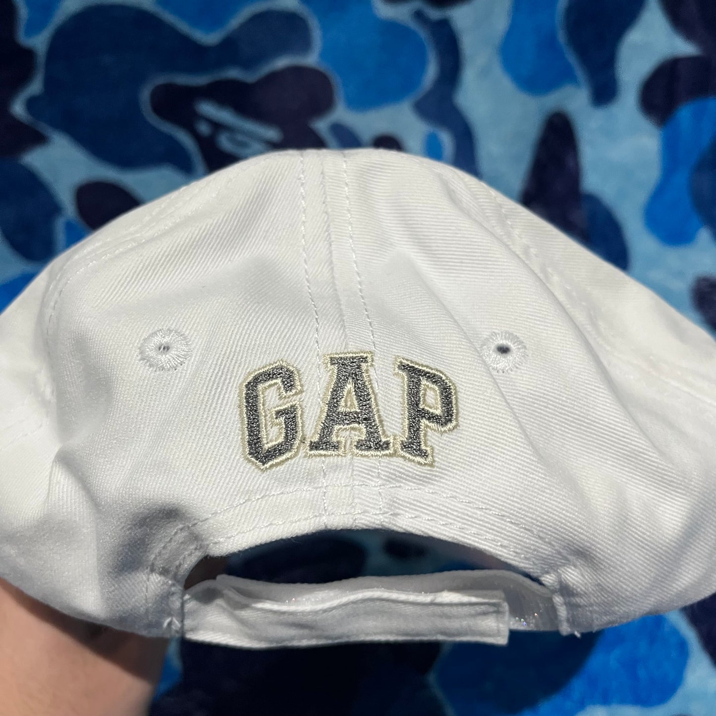 Gorra Yeezy x Gap Flame Blanca