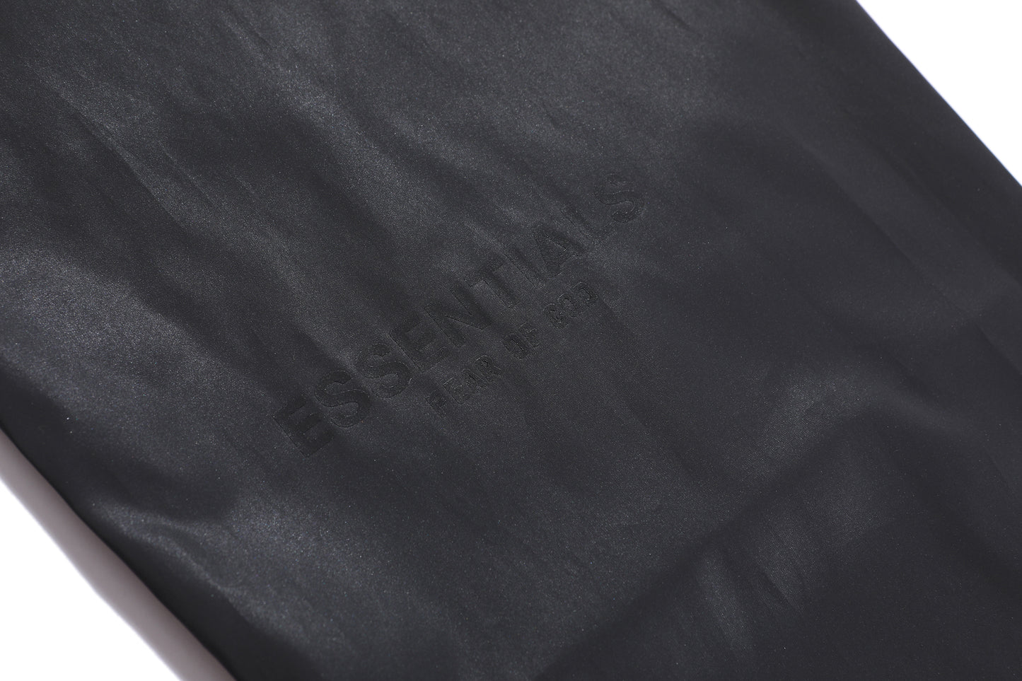 fear-of-god-essentials-track-pants-black-refective-3-Drip Store Argentina