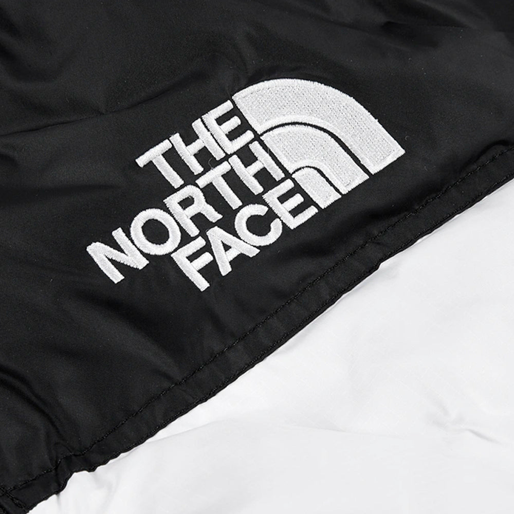 the-north-face-1996-retro-nuptse-700-fill-packable-jacket-white-10-Drip Store Argentina